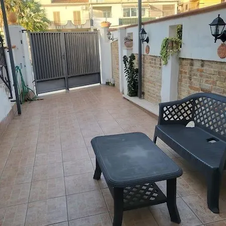 Affittasi Casa A 10 Mt Dal Mare Vakantiehuis *